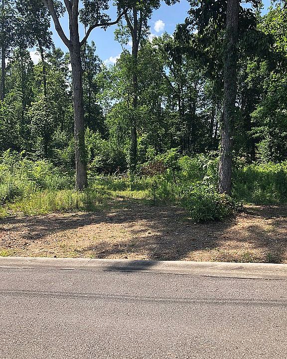 1st image of Laurelwood Dr