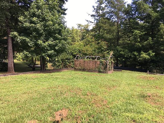 3rd image of 381 Lakeshore Dr