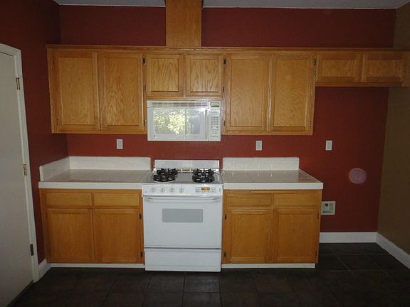 3rd image of 654 Grafton Way