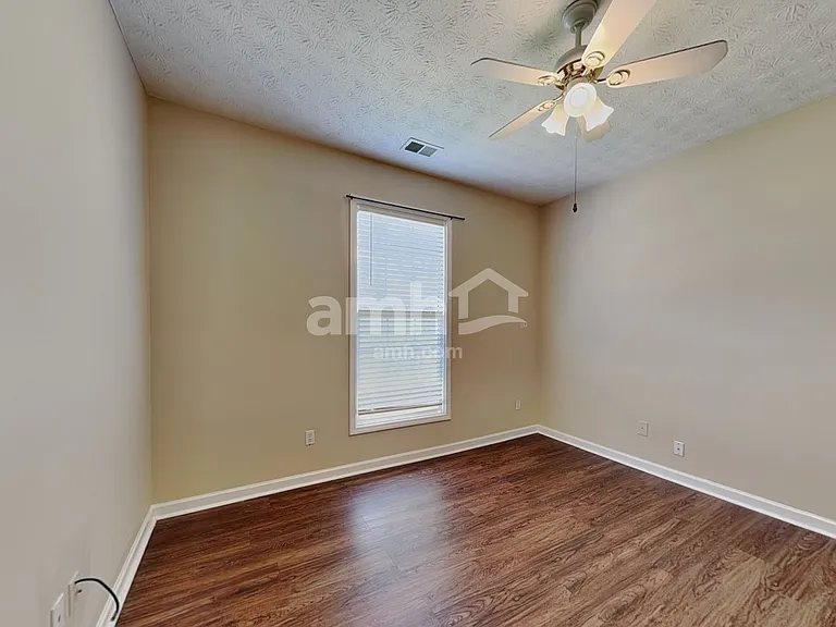 136 Spring Meadows Ave — Photo 14