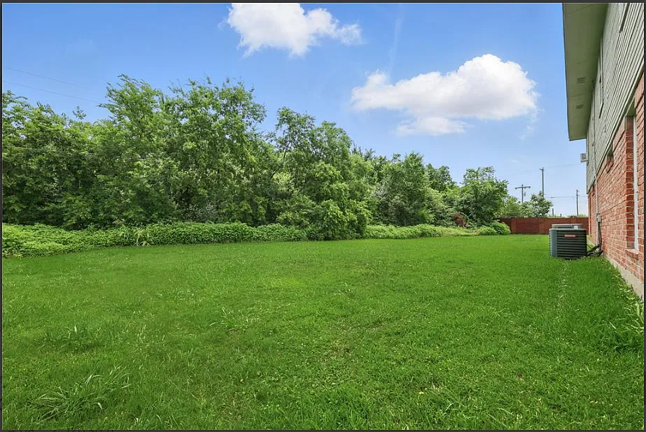 3 bed, 1200 sqft, $2,145 — Photo 4