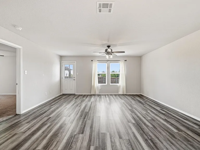 13755 Bradford Park — Photo 4