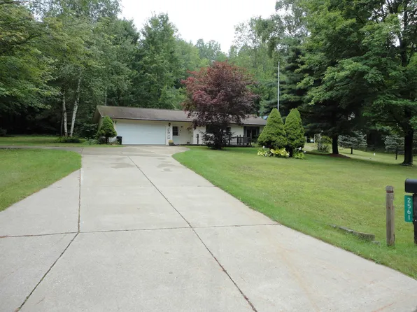 2561 Cherry Grove Ave, Harrison, MI 48625