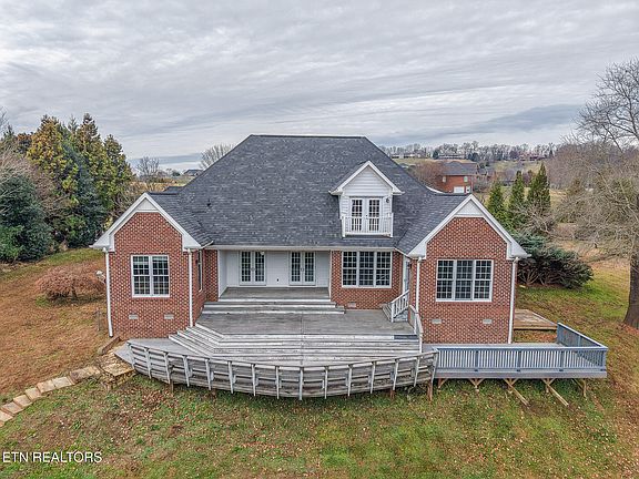 3rd image of 773 Waterstone Cir