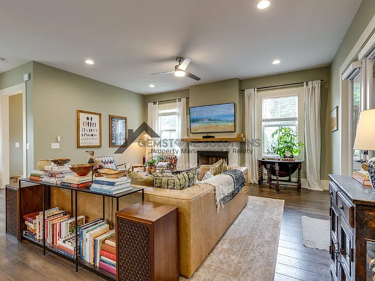 704 W End Cir — Photo 16