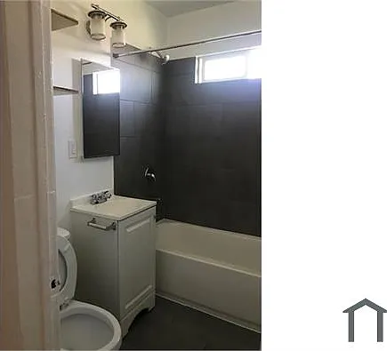 1150 W 88th St #8 — Photo 3