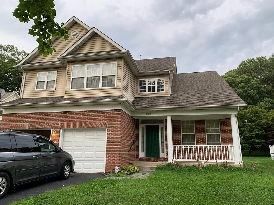11911 Hunters Ln