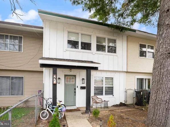 27 Medford Ct, Sicklerville, NJ 08081