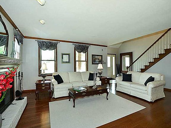 3rd image of 307 Pine Valley Dr