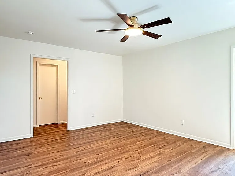 1039 Harris Ln — Photo 4