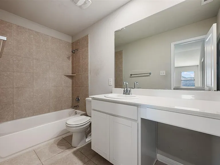 13724 Fallsprings Way — Photo 9