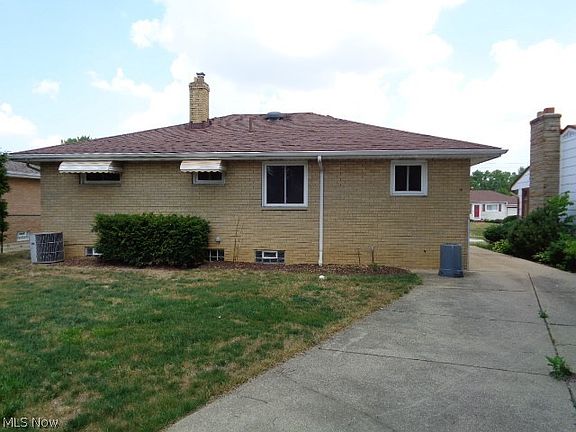 3rd image of 18201 Adams Dr
