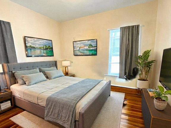 3rd image of 34 Darling St #2-A