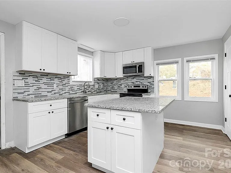 55 Dunn St — Photo 3