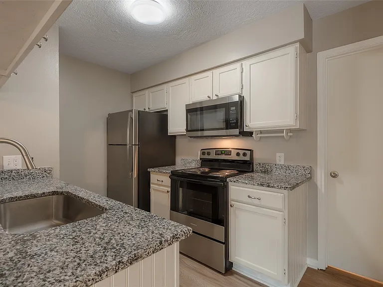 2402 Sycamore Ave #D8 — Photo 11