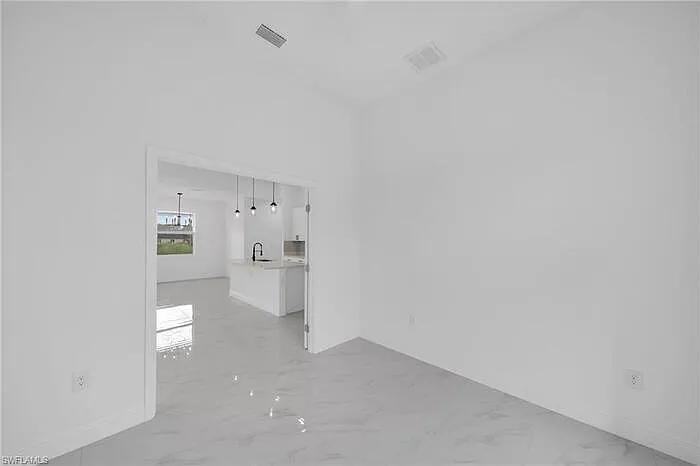 438 Poplar St — Photo 10