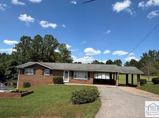 690 Sedgefield Dr, Martinsville, VA 24112