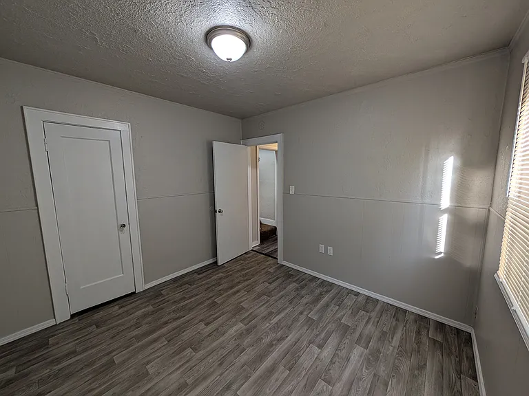 1930 Lana Ave NE — Photo 17