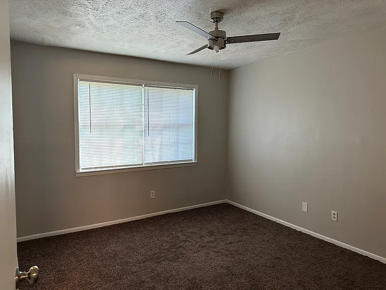 Bowmanor Garden Apartments — Photo 7