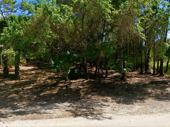 840 E Pine St, Saint George Island, FL 32328