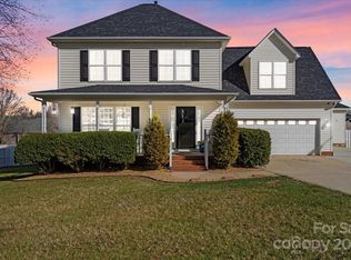 121 Guernsey Ct, Dallas, NC 28034