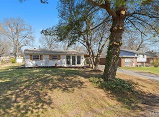 233 Sunset Dr, Belleville, IL 62223