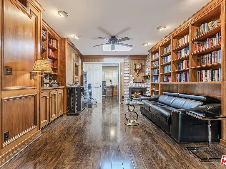 2637 Angelo Dr — Photo 14