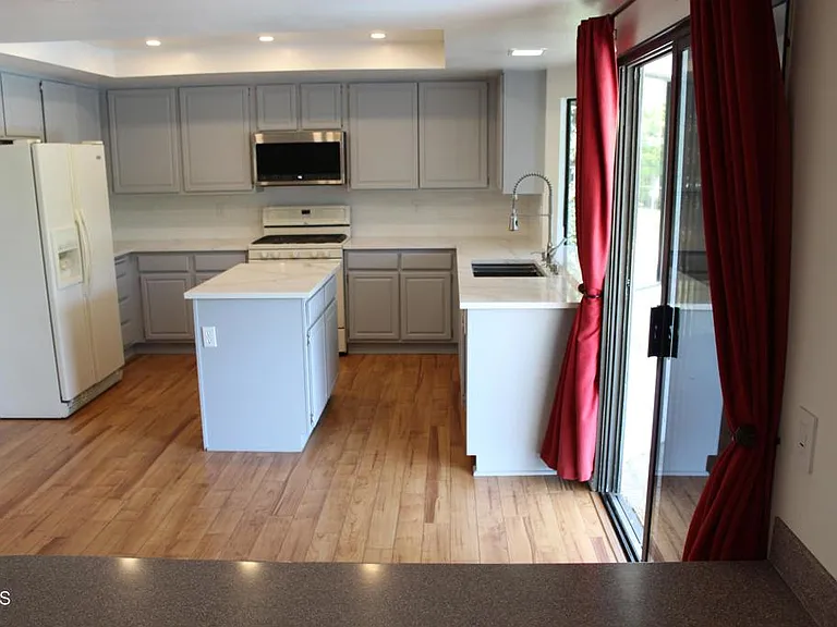 14062 Atwood Ct — Photo 5