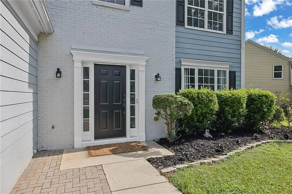 4 bed, 2.5 bath, 2352 sqft, $2,750 — Photo 3
