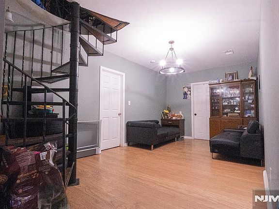 4th image of 148 Palisade Avenue