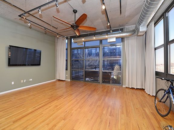 5th image of 900 N Kingsbury St APT 1041