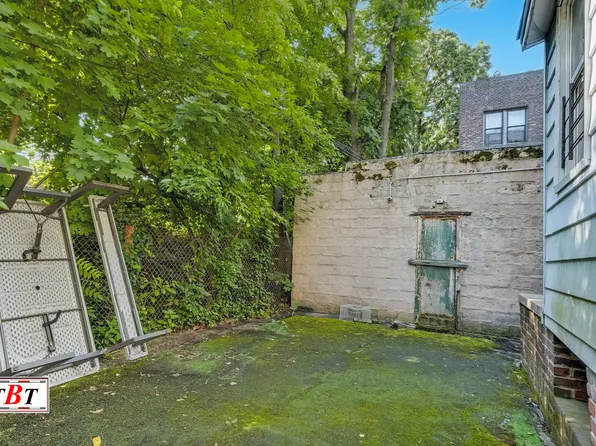 945 East 15th Street image 3 of 34