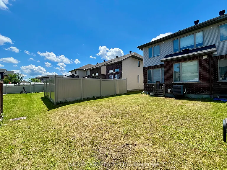 222 Dolce Cres — Photo 41