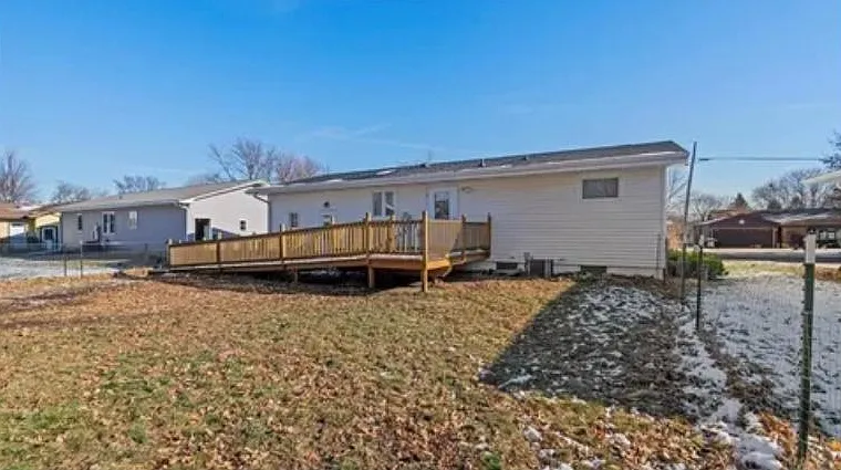 409 N Maple St — Photo 2