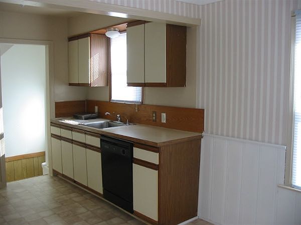 18516 Norborne kitchen sink area