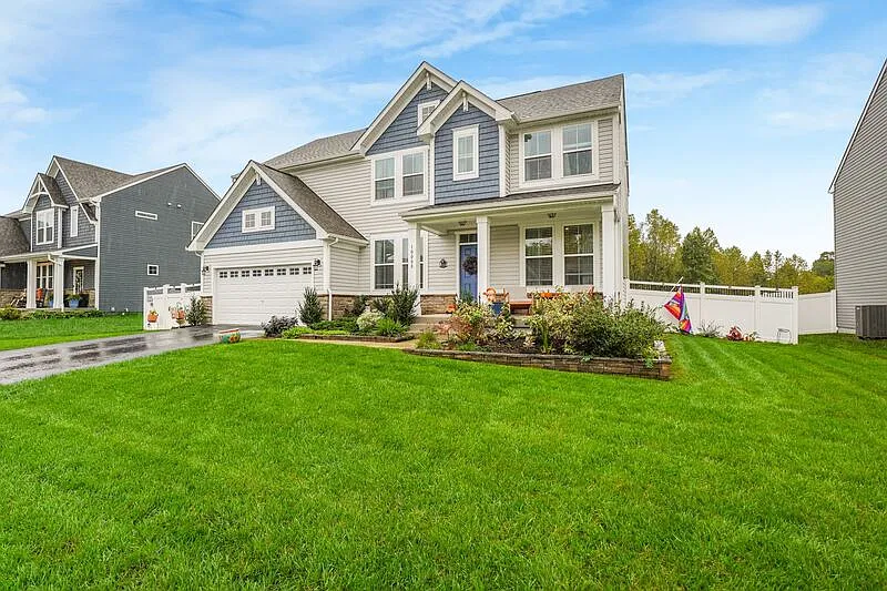 5 bed, 3.5 bath, 3465 sqft, $3,800 — Photo 2