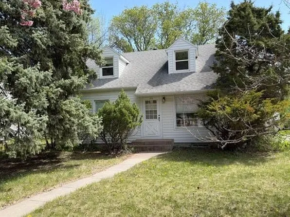 1410 4th St S, Moorhead, MN 56560