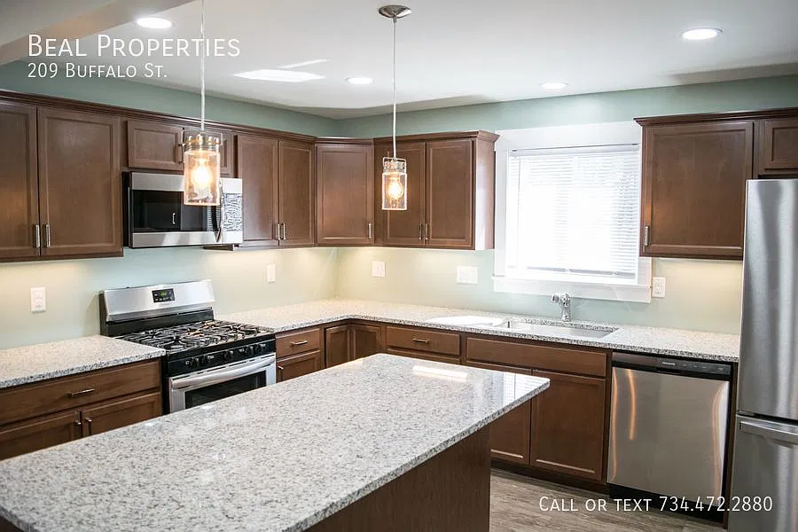 4 bed, 2.5 bath, 1995 sqft, $2,850 — Photo 3