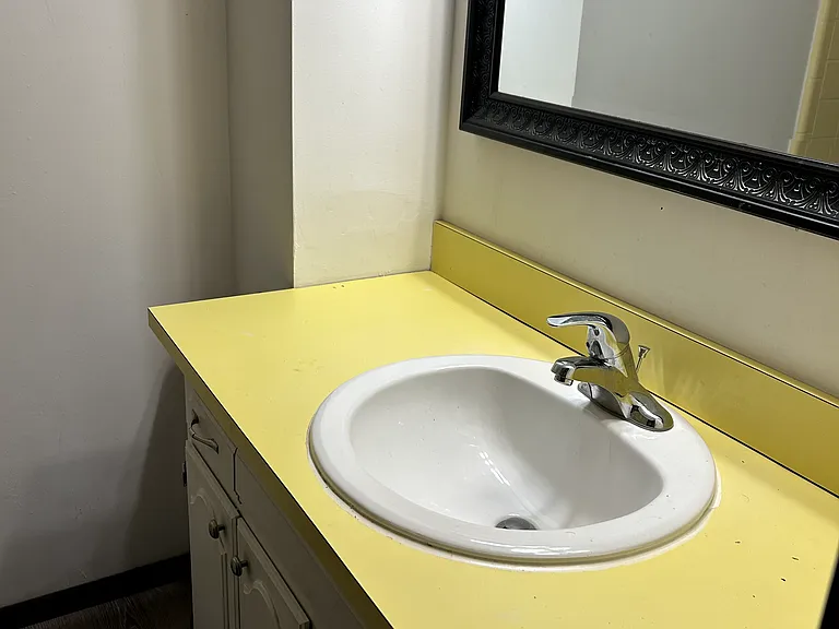 upstairs bathroom 2