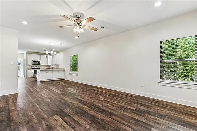 3 bed, 2.0 bath, 1324 sqft, $1,650 — Photo 4