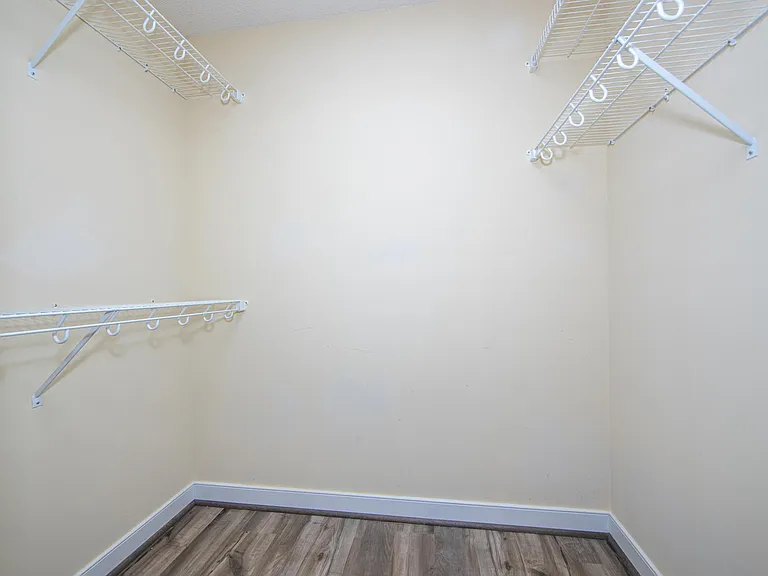 1506 Woodland Ct — Photo 8