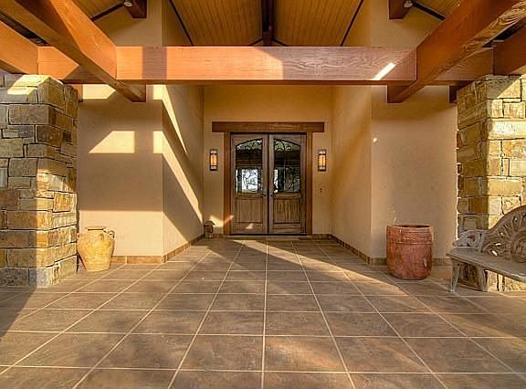 2nd image of 2375 Lakeview Dr