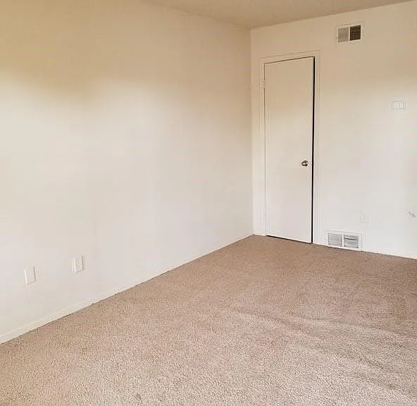 4024 Bayliss Ave — Photo 3