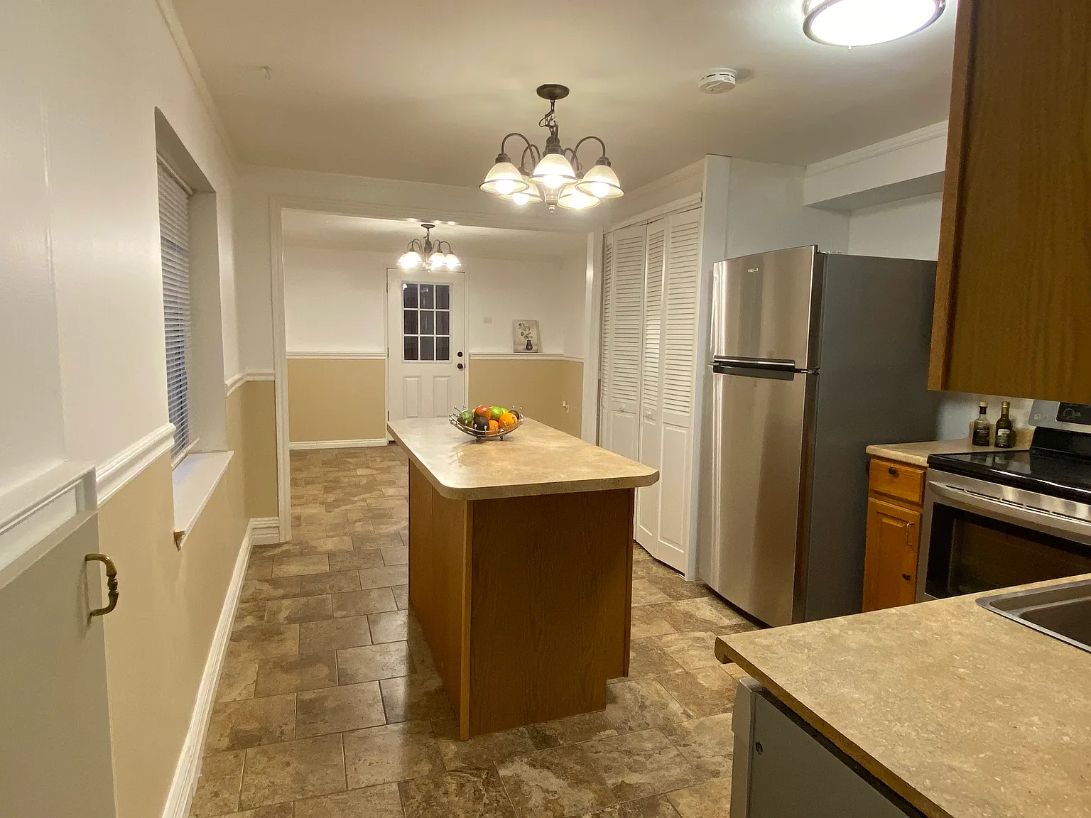 2 bed, 1200 sqft, $1,800 — Photo 4