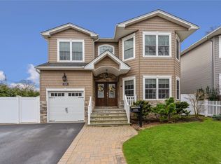 2178 Benefit St, Merrick, NY 11566