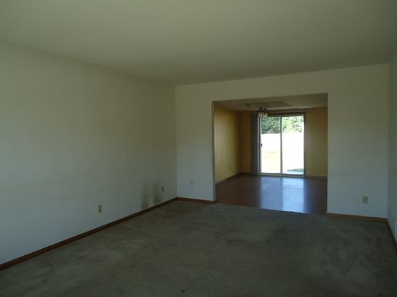 2nd image of 503 Kathryns Ct