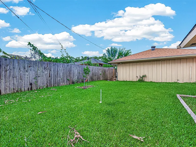 4002 Mischire Dr — Photo 49