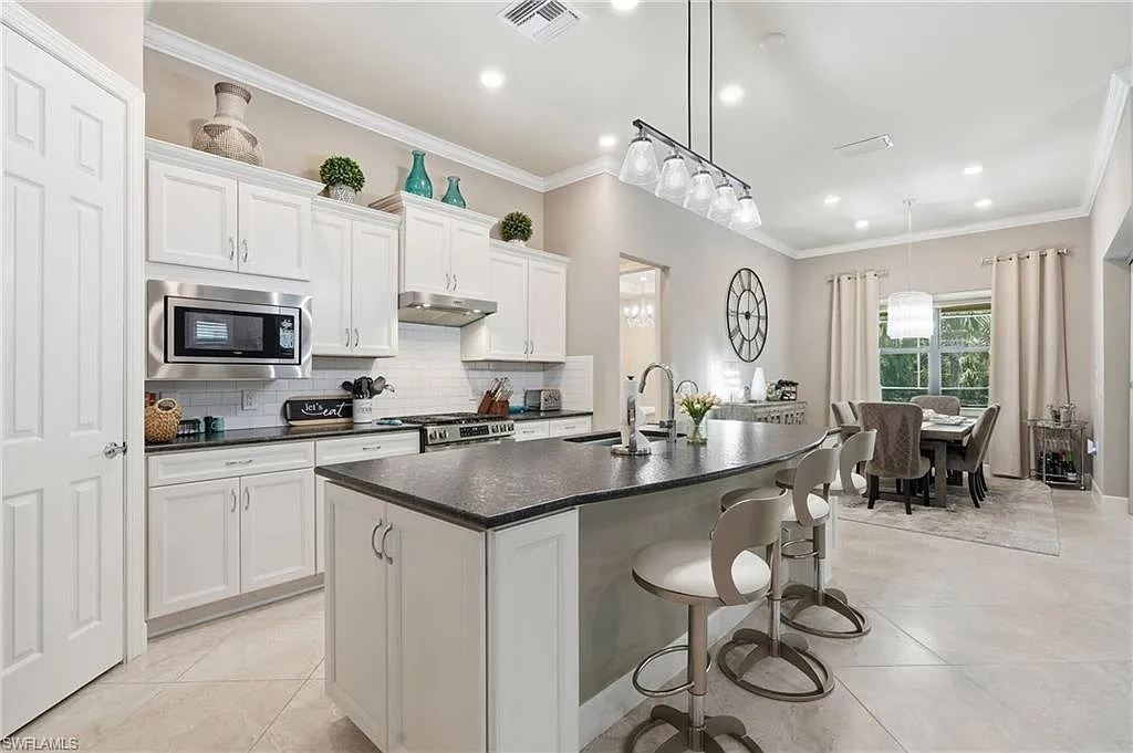 3 bed, 2.0 bath, 2000 sqft, $12,000 — Photo 4