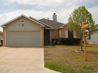 2407 Silvercloud Dr, Lockhart, TX 78644