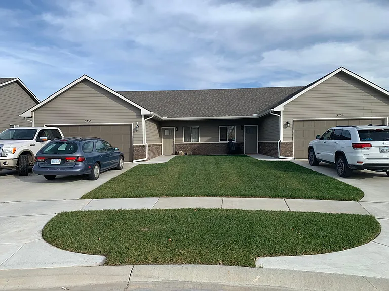 5256 N Cypress Cir — Photo 1